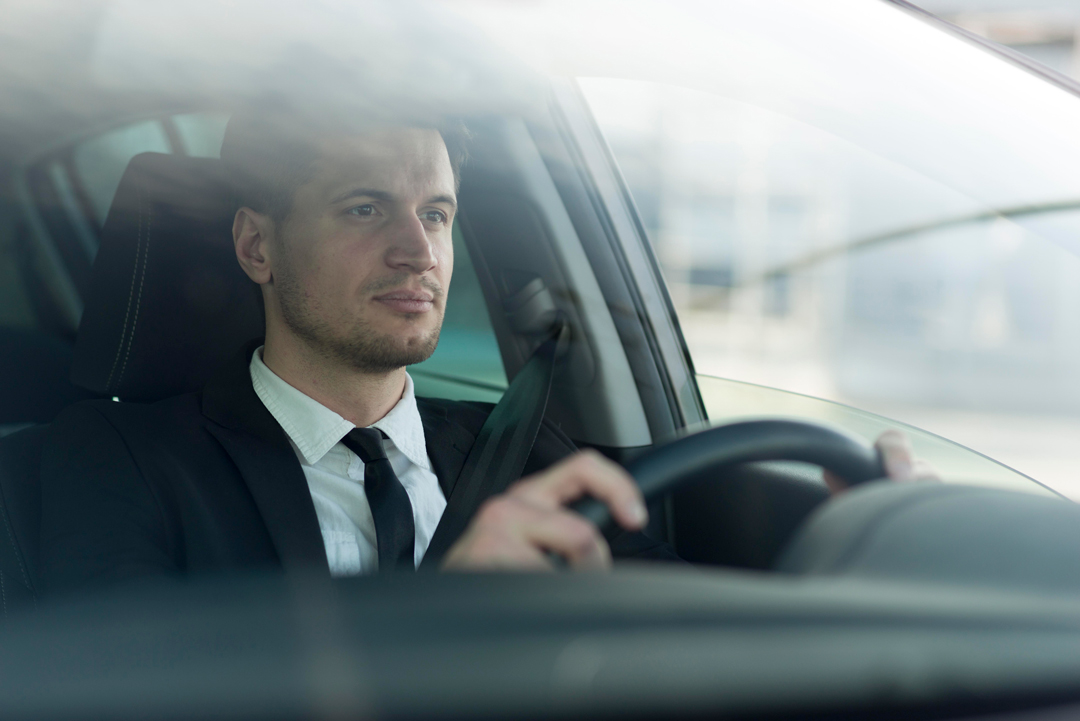 Chauffeur au volant
